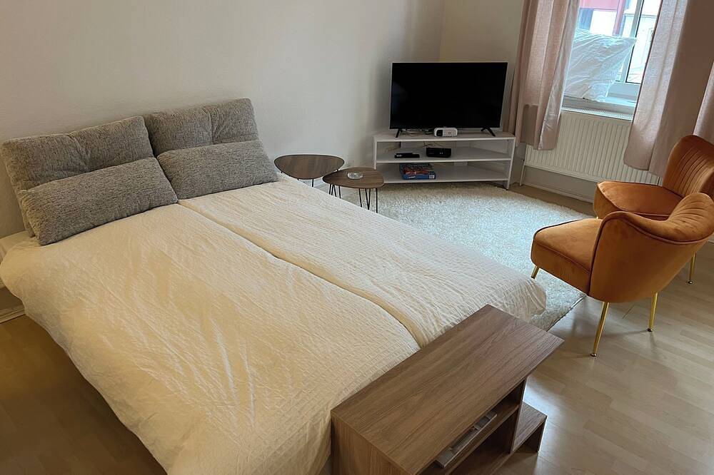 Ganze Wohnung, Urban Heritage Suite w/ work space in Düren Center in Düren, Kreis Düren