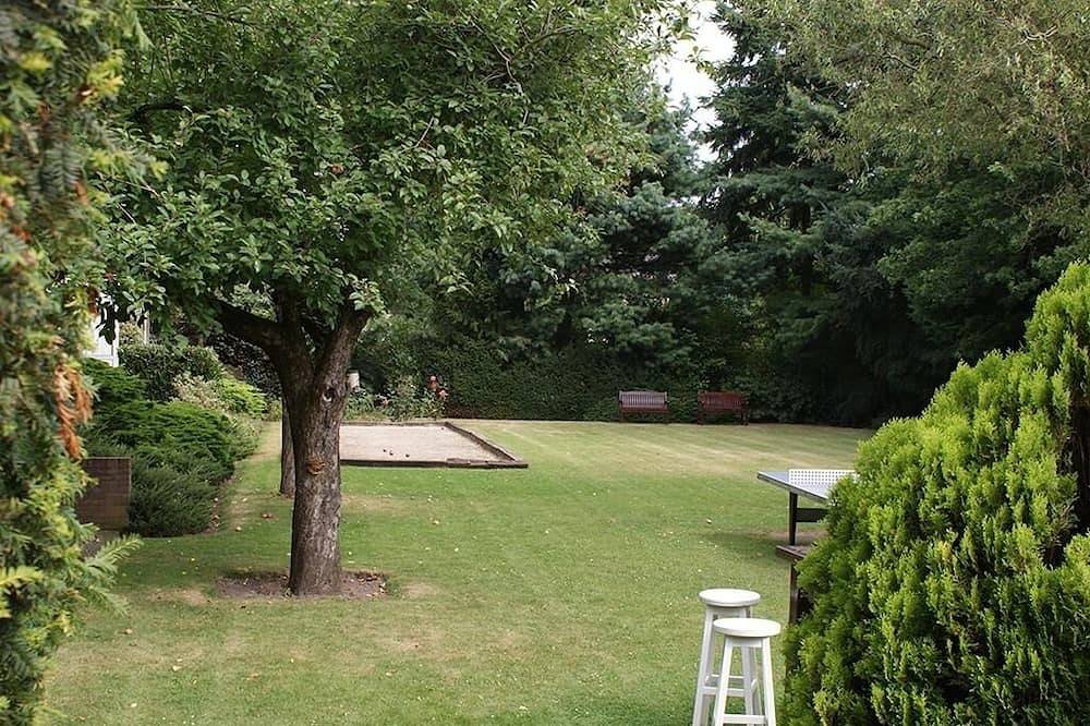 Modern Room Near Golf Courses and Nature Trails in Vlijmen, Free Parking in Nordbrabant