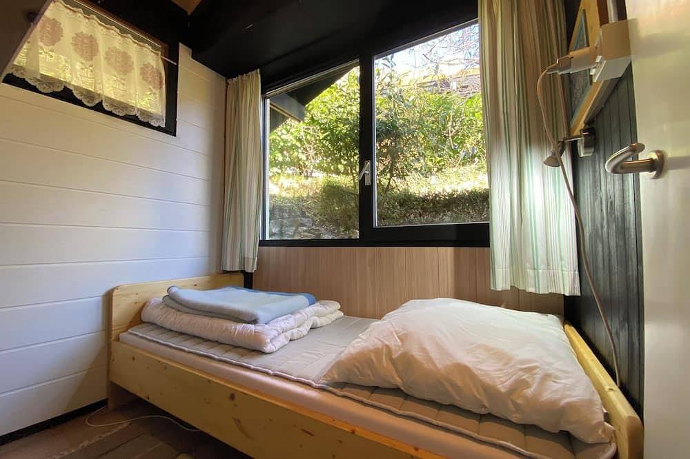 Ganze Wohnung, Ferienhaus für bis zu 5 Personen mit Pool in Tignale, Gardasee-Berge