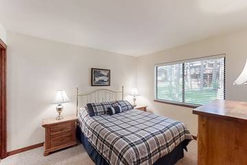 Vacation Apartment for 8 Guests in Zephyr Cove-Round Hill Village, Lake Tahoe, Picture 1