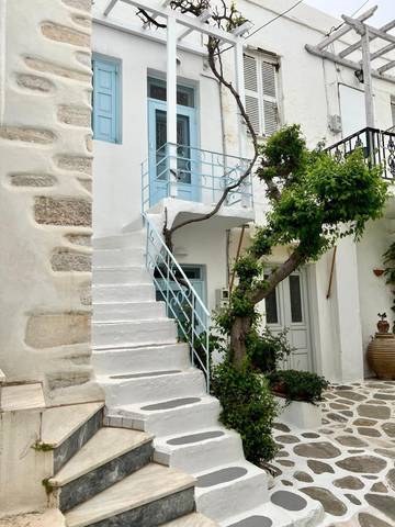 Gîte pour 5 personnes, avec balcon dans Parikiá