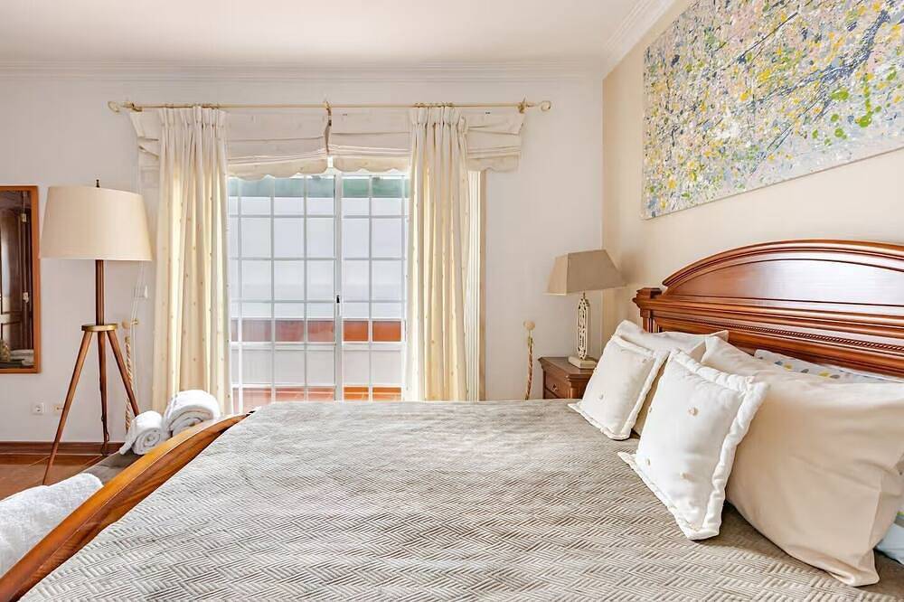 Private villa with sea views, private pool and games room in Ribeira d'Ilhas, Ericeira