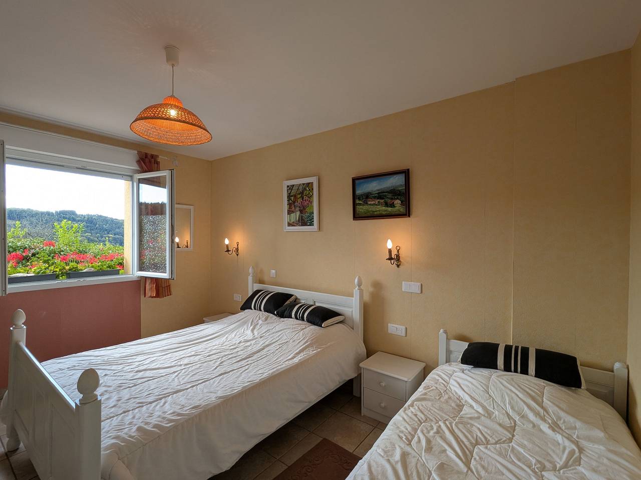 Geheel appartement, Mountain cottage with fireplace, wifi, and lovely grounds in Le Tholy, Épinal en omgeving