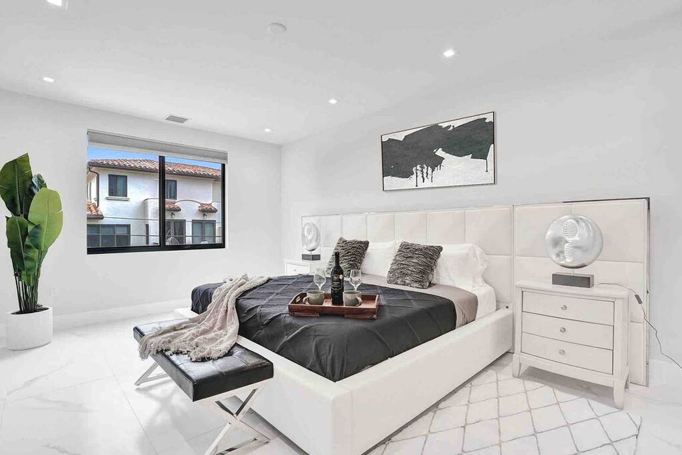 Luxury Paradise walk to Las Olas -5 mins to Beach in Fort Lauderdale, Broward County