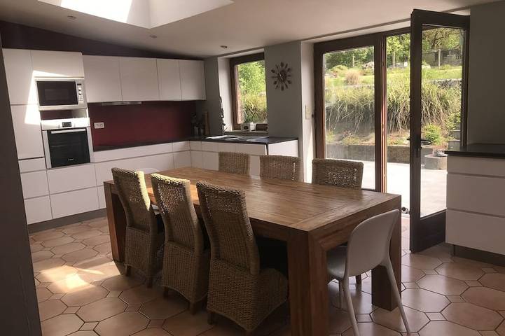 Location de vacances pour 8 personnes, avec jardin et terrasse à Florennes