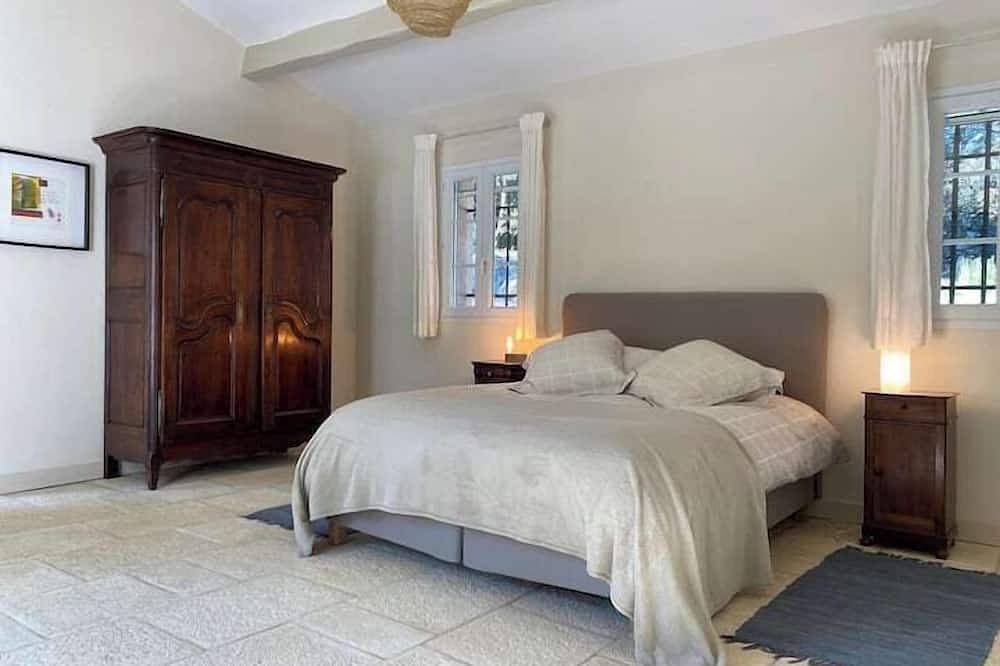 L'Estancia, a large charming villa in Vézénobres, Alès region