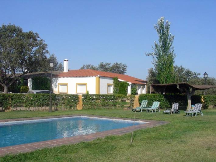 Ferienhaus für 7 Personen, mit Terrasse und Whirlpool sowie Garten und Pool