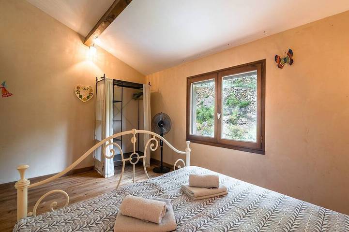 Location de vacances pour 6 personnes, avec terrasse ainsi que piscine et jardin à Cébazan - 3