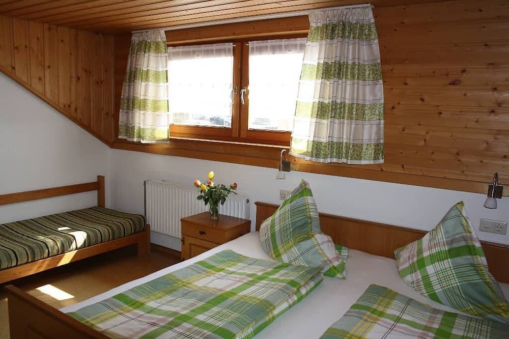 Ganze Wohnung, Gemütliches Doppelzimmer (17qm) mit separater Küche in Eging am See, Ostbayern
