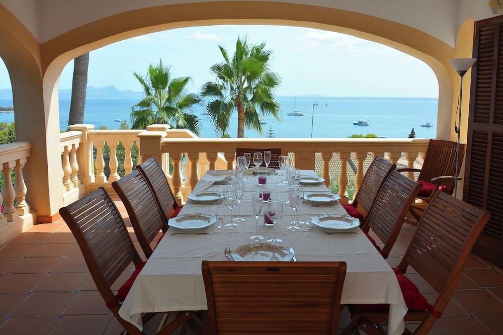 Exclusive house. Amazing views ,close to beach & golf,  Priv pool, Chillout, bbq in Cala Poncet, Alcúdia