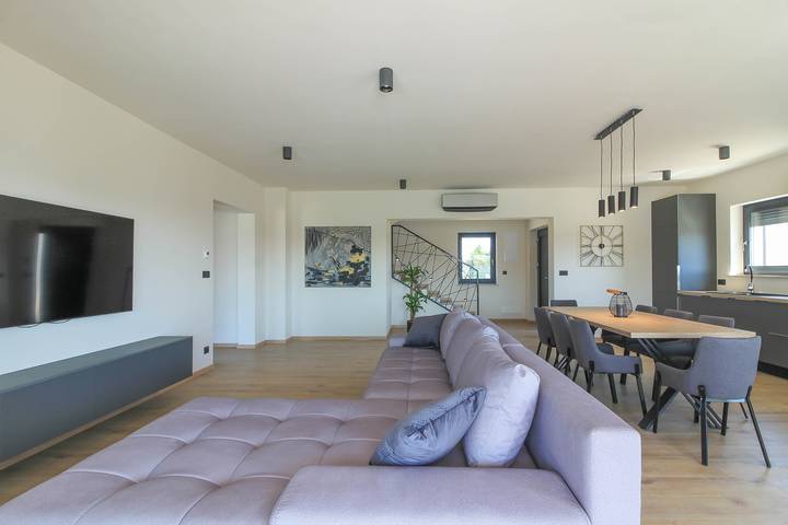 Location de vacances pour 8 personnes, avec piscine et balcon à Loborika - 2