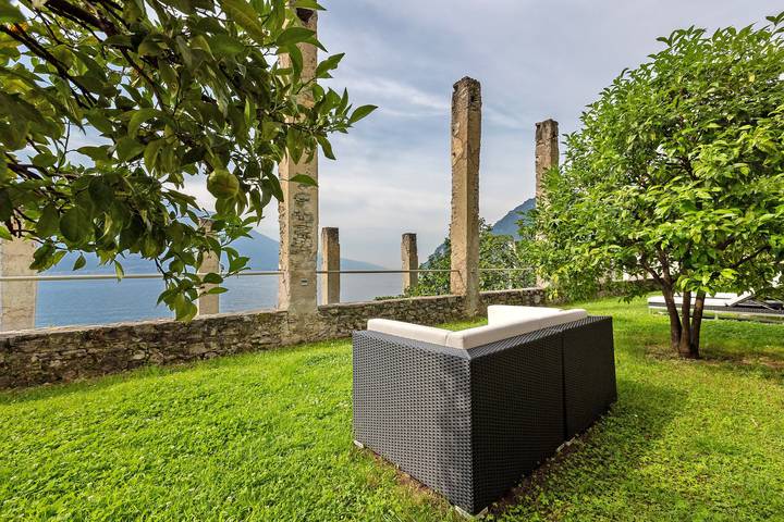 Apartamento entero, Apartamento 'Antea' con vistas al lago, Wi-Fi y aire acondicionado in Limone sul Garda, Montañas Garda