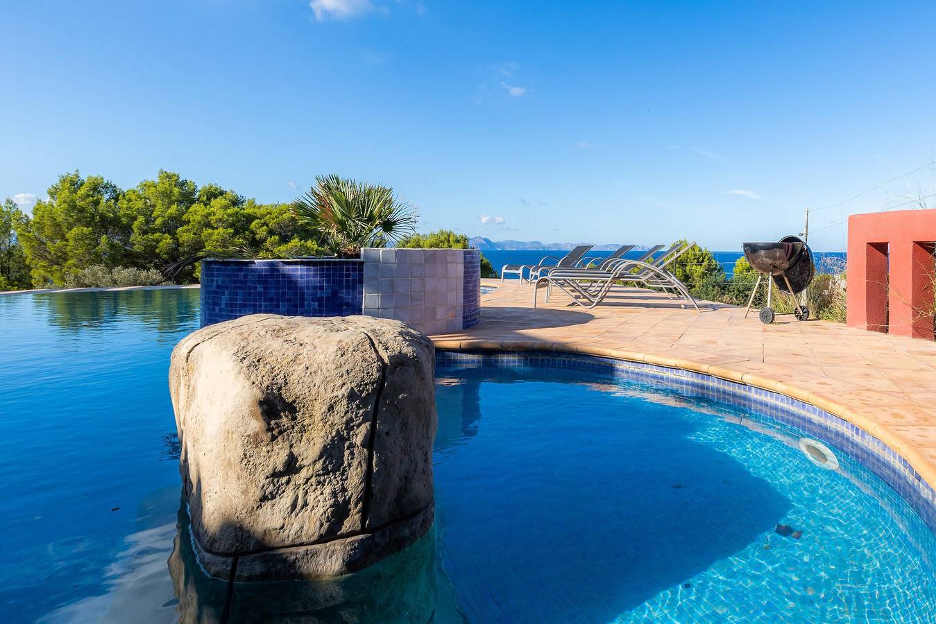 Wunderschönes Ferienhaus “Alta Vista” mit Panoramablick, Infinity Pool, Terrasse und Wlan in Colònia de Sant Pere, Artà