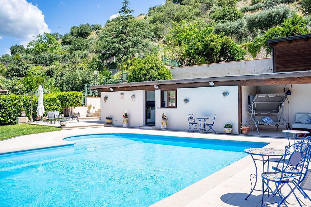 Ganze Wohnung, Villa Agave - Room & Pool in Gaggi, Messina Provinz