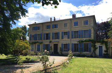 Gîte pour 21 personnes, avec jardin ainsi que terrasse et piscine à Loriol-sur-Drôme