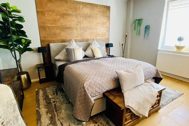 Ganze Wohnung, 55 qm Deluxe Apartment mit Whirlpool Saarbrücker Uni Nähe in Dudweiler, Saarbrücken