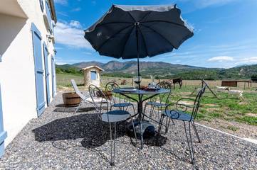 Gîte pour 2 personnes, avec jacuzzi ainsi que sauna et jardin, adapté aux familles à Champtercier