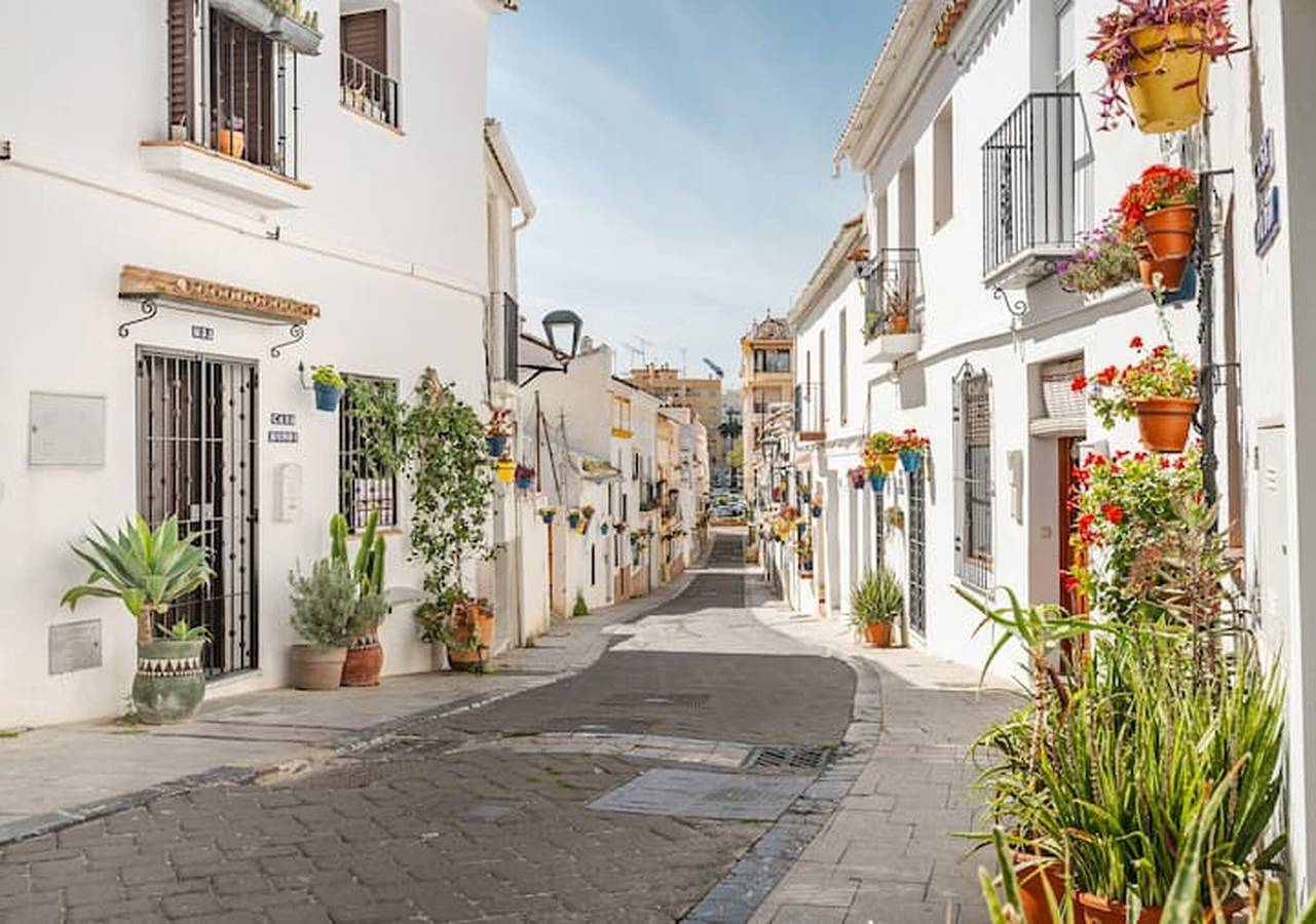 Maison de vacances 'Paradiset' avec terrasse privée, Wi-Fi et climatisation in Estepona Old Town, Estepona