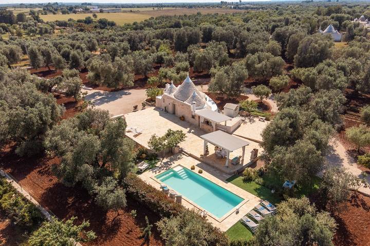 Traditional Holiday Home Trullo Milù with Wifi, Air Conditioning in San Michele Salentino, Salento