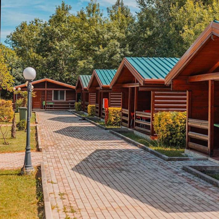 Gîte pour 4 personnes, avec Balcon et Terrasse ainsi que Jardin et Vue dans Lezhë