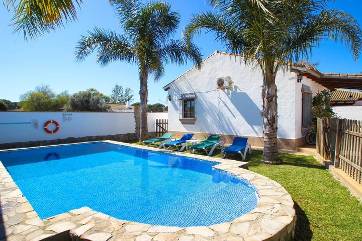 Escapadas de fin de semana para 5 personas, con Jardín y Piscina en Conil de la Frontera