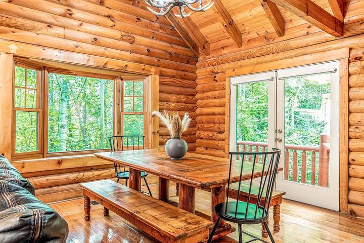 Vacation rental for 18 people, with balcony and yard in Gatlinburg