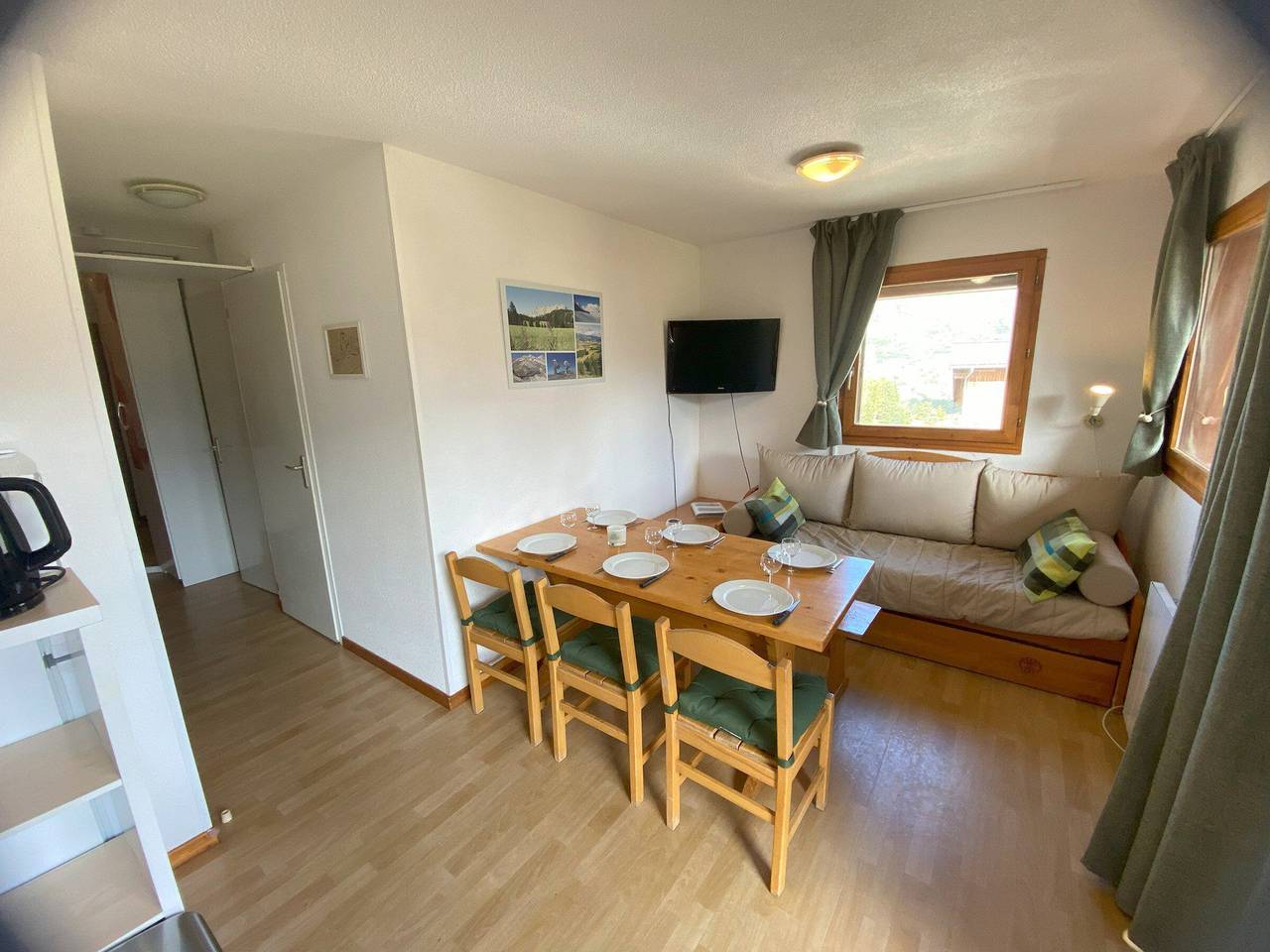 Ganze Wohnung, Gemütliche 6-Personen-Wohnung mit Balkon, Geschäfte und Pisten 250m - Superdévoluy in Saint-Étienne-en-Dévoluy, Le Dévoluy