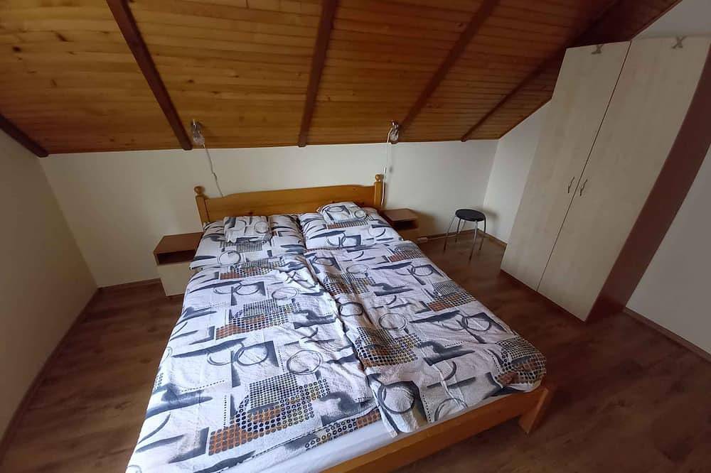 Ferienhaus mit Pool und Gartendusche in Badacsonytomaj, Balaton