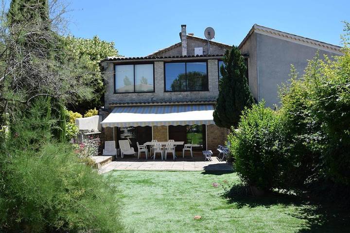 Maison de campagne pour 10 personnes, avec vue et jardin ainsi que piscine et bassin pour enfant, animaux acceptés