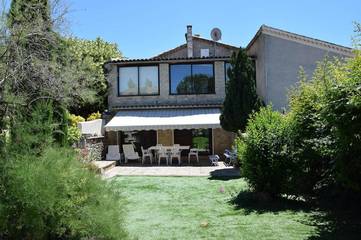 Maison de campagne pour 10 personnes, avec bassin pour enfant et jardin ainsi que vue et piscine, adapté aux familles à La Roche-sur-le-Buis