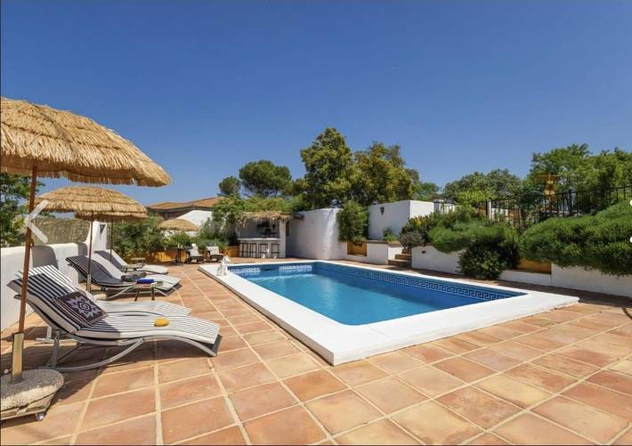 Chambre d’hôte pour 2 personnes, avec Balcon et Terrasse ainsi que Jardin et Piscine