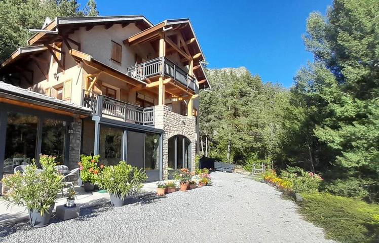 Gîte pour 6 personnes, avec Terrasse ainsi que Jardin et Vue à Colmars