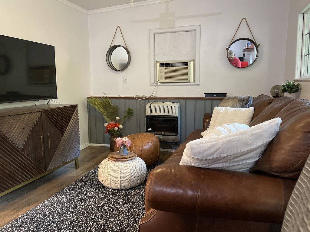 Little Bear Cottage-3 blocks from the lake! in Indian Lake