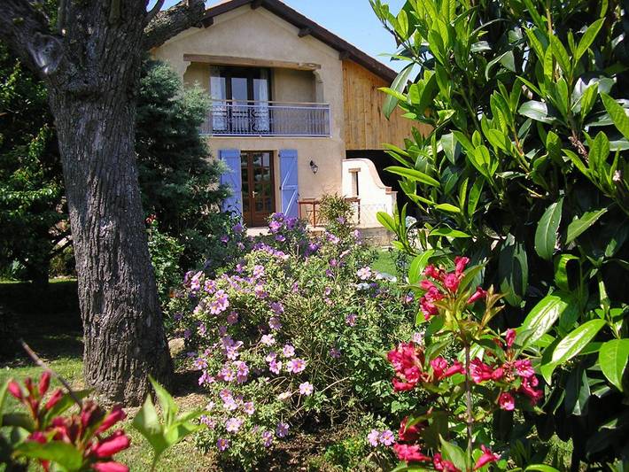 Gîte pour 7 personnes, avec terrasse et jardin, animaux acceptés à Moncorneil-Grazan