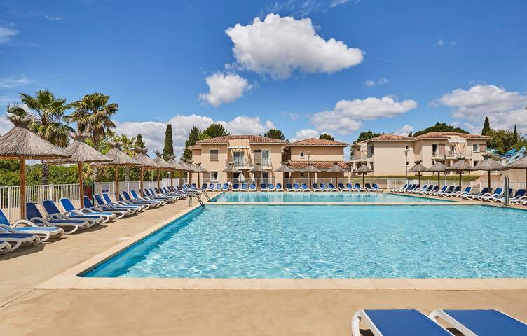 Gîte pour 2 personnes, avec piscine et jardin ainsi que terrasse et sauna, adapté aux familles dans Plage de l'Argentière