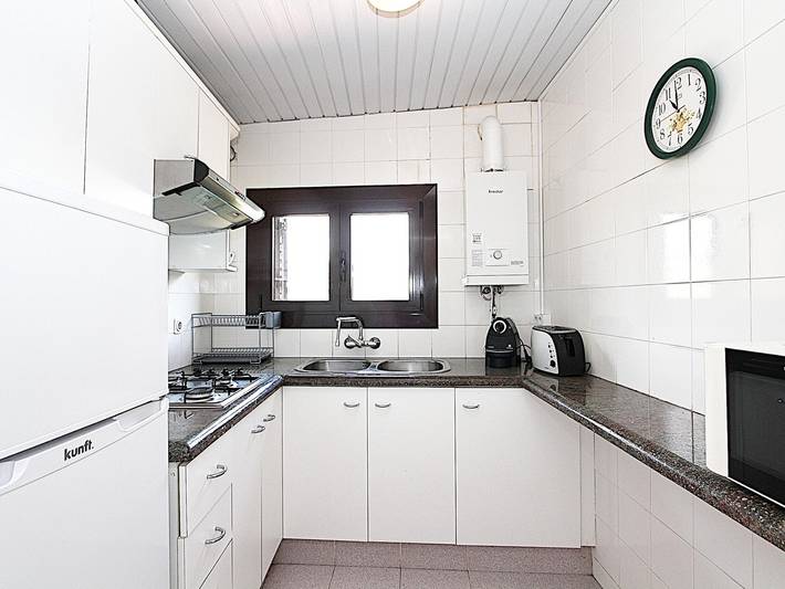 Casa rural para 6 personas, con jardín, Se admiten mascotas en Canyelles - 4