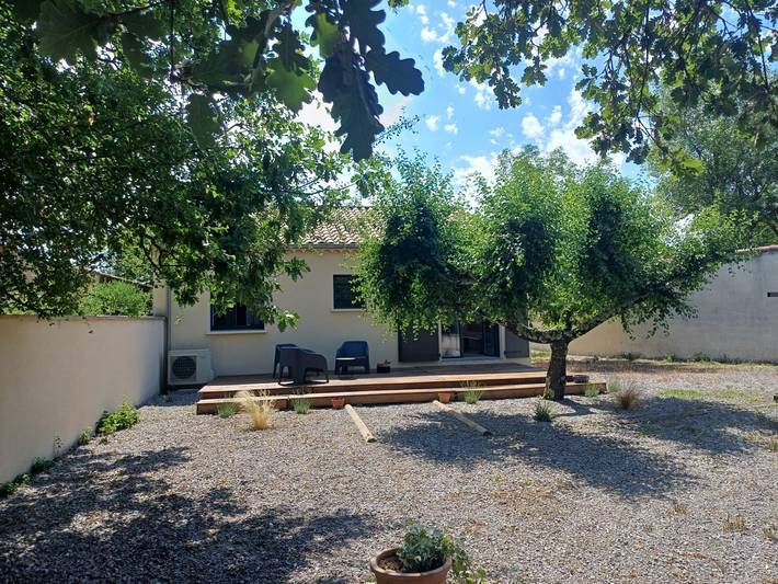 Gîte pour 4 personnes, avec terrasse ainsi que jardin et piscine - 1