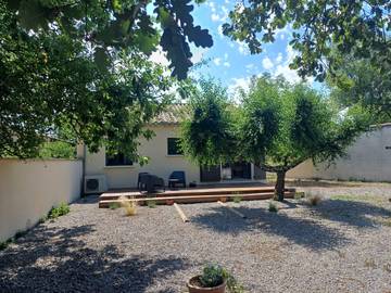 Gîte pour 4 personnes, avec terrasse ainsi que jardin et piscine à Ruoms