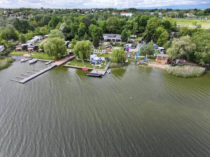 Location de vacances pour 4 personnes, avec vue sur le lac et sauna ainsi que vue et terrasse à Poznań - 2