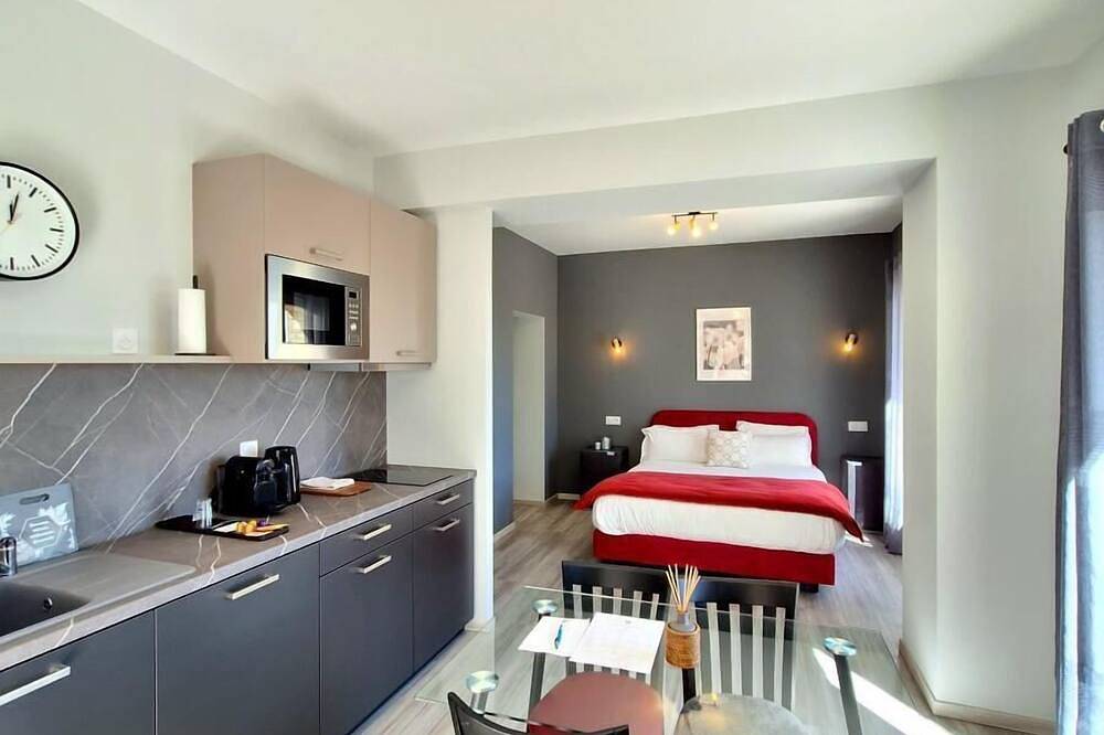 Apartamento entero, Apartment with Terrace in Sainte-Tulle, Parque natural regional del Luberon