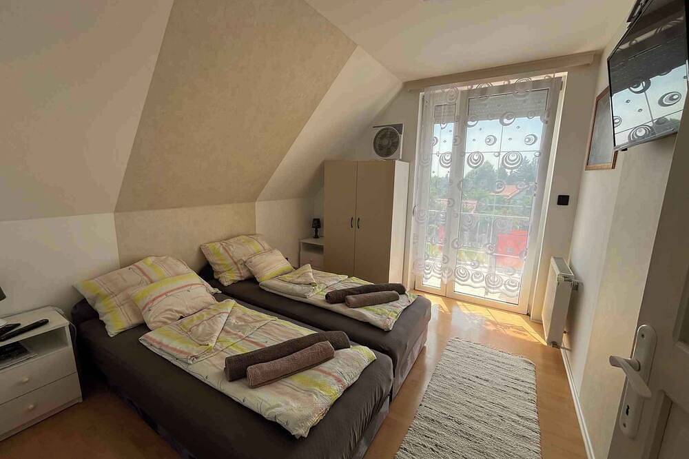 Ganze Wohnung, Ferienwohnung mit beheiztem Pool, Balkon Klimaanlage und Wlan in Gyenesdias, Balaton Hochland Nationalpark