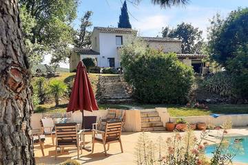 Gîte pour 6 personnes, avec terrasse ainsi que jardin et piscine à Grambois