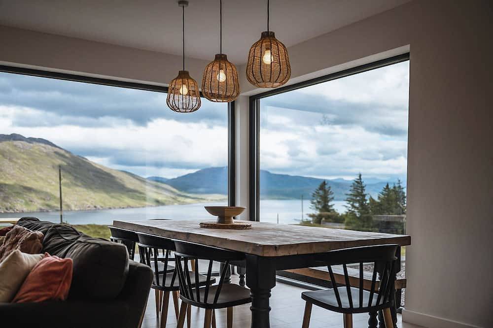 Breathtaking Lake View Property on in Highlands