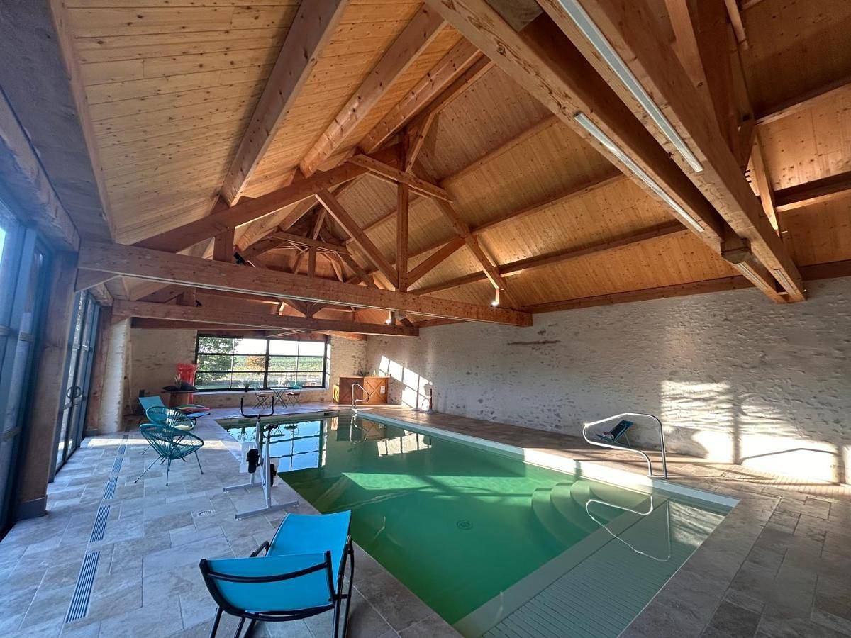 Maison De Vacances Avec Piscine Interieure - Le Grand Champagne in Saint-Victeur, Sarthe