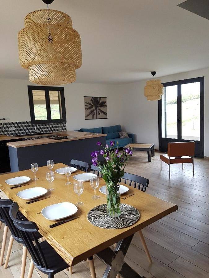 Location de vacances pour 5 personnes, avec Balcon et Terrasse ainsi que Jardin et Vue à Vallecalle