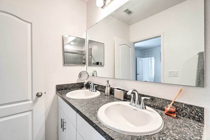 Vacation house for 6 people, with yard - 1