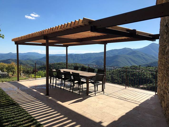 Gîte pour 9 personnes, avec terrasse et piscine ainsi que jacuzzi et jardin