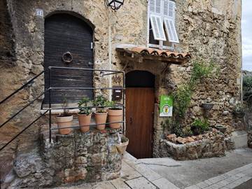 Gîte pour 4 personnes, animaux acceptés à Villecroze