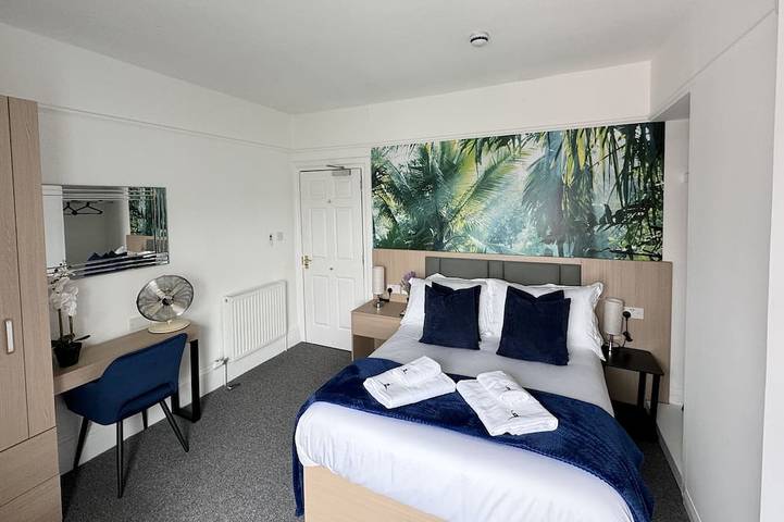 Spectacular beach front luxury house, sleeps 22+ in Bude, Cornwall