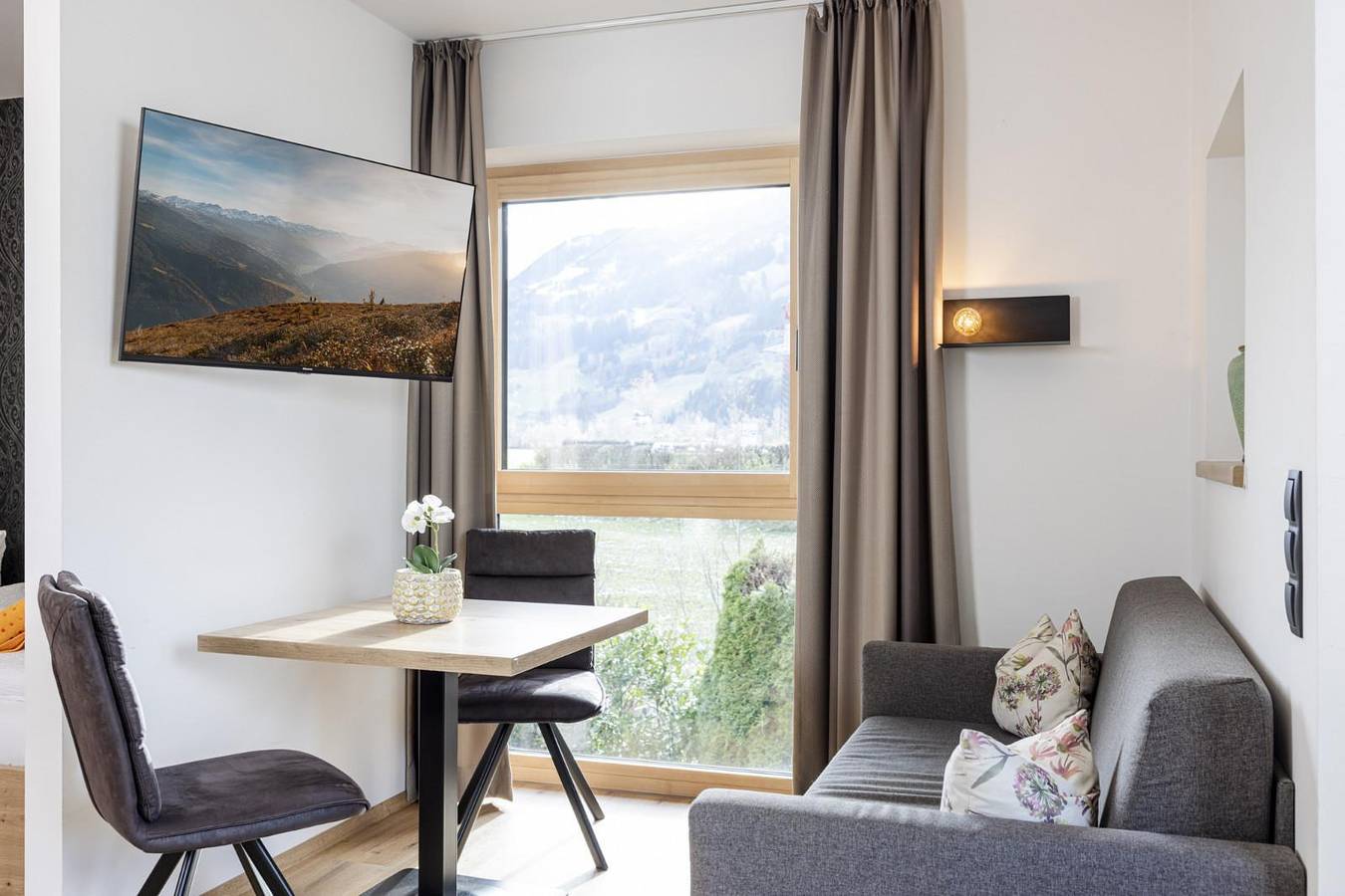 Geheel vakantieappartement, Apartment 6 on ground floor in Stumm, Ski-Optimal Hochzillertal